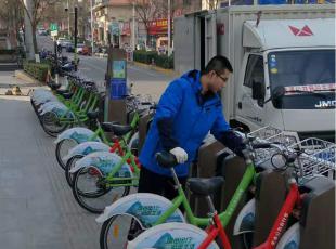 �Gɫ���еı������˞���ĬĬ������